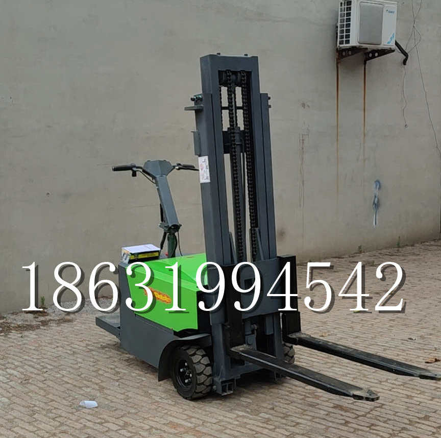 建平县优程全电动叉车插腿式堆高车液压装卸车1.5吨升高小型站驾式铲车